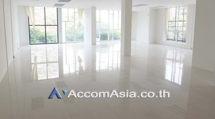  2  Office Space For Rent in Sukhumvit ,Bangkok BTS Phrom Phong AA17077
